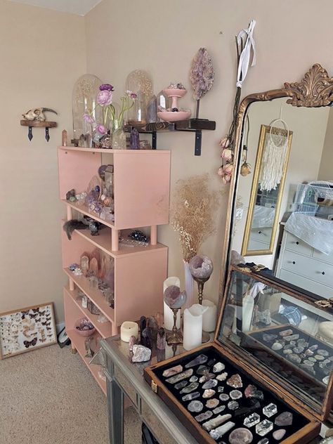 Glamour Altar, Crystal Collection Display, Crystal Storage, Spiritual Vibes, That Girl, Bedroom Stuff, Crystal Altar, Home Temple, Spiritual Crystals