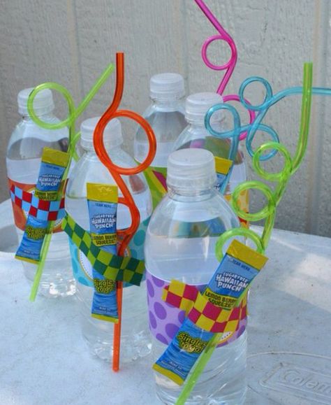 Party favors Beach Snack, Summer Favors, Pool Party Kids, Splash Party, Creative Mom, Pool Birthday, Simple Crafts, School Treats, School Birthday