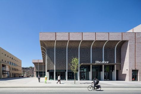 Theater Zuidplein's multi-faceted auditorium promises perfect sound Auditorium Design, Theatre Building, Building Lobby, Building Entrance, Public Private Partnership, Lighting Plan, Restaurant Concept, Architecture Rendering, Public Building