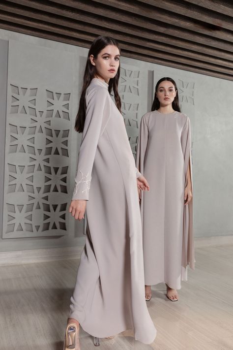 Kaftan Photoshoot Ideas, Abaya Shoot Ideas, Abaya Photoshoot Ideas, Ramadhan Photoshoot, Modest Poses, Abaya Photoshoot, Tamarind Square, Summer Abaya, Raya 2023