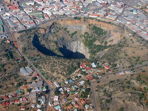 The Big Hole, Kimberley Freeport Indonesia, Northern Cape, So Deep, Northern Arizona, Arctic Circle, Lonely Planet, Western Australia, World Heritage Sites, Geology