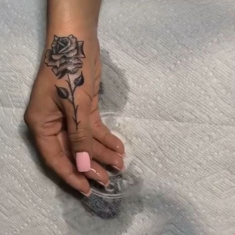 September Tattoo, Discrete Tattoo, New York September, Cute Finger Tattoos, Tato Henna, Rose Tattoos For Women, Polynesian Tattoos, Cute Hand Tattoos, Foot Tattoos For Women