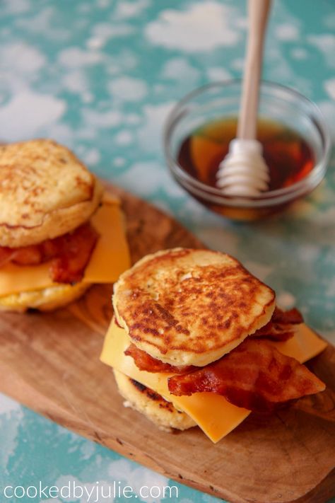 Homemade Mcgriddle, Sugar Free Pancakes, Keto Recipes For Breakfast, Coconut Flour Pancakes, Breakfast Delicious, Recipes For Breakfast, Breakfast Pizza, Hearty Breakfast, A Cup Of Coffee