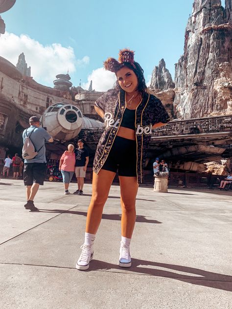 Disney Hollywood Studios Outfit, Hollywood Studios Outfit, Disneyworld Outfits, Magic Kingdom Outfit, Disney Family Outfits, Disney Hollywood Studios, What To Wear To Disney, Universal Studios Outfit, Disney Trip Outfits