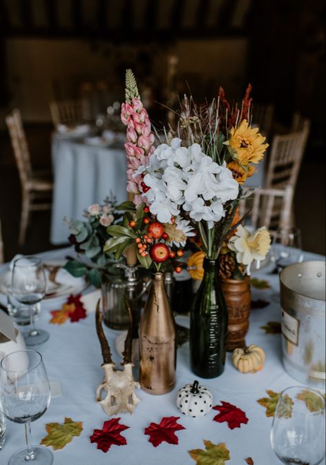 Boho Wedding Table Centrepiece, Thrifted Wedding Vases, Flea Market Wedding Decor, Eclectic Wedding Decor Centerpieces, Wooden Table Decor Wedding, Witchy Centerpieces Wedding, Thrifted Wedding Reception, Thrifted Vases Wedding, Fall Eclectic Wedding