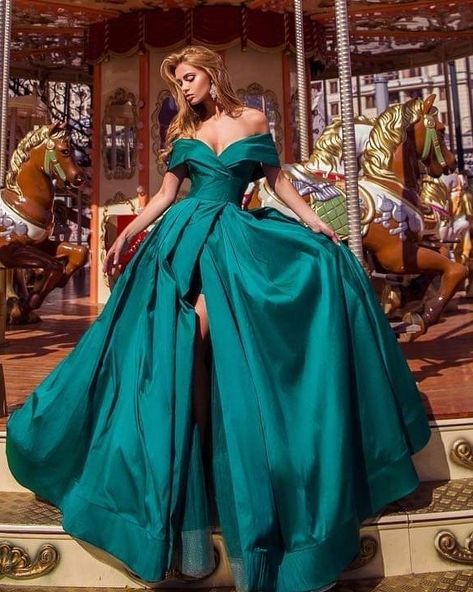 Turquoise Ball Gown, Teal Ball Gown, Peacock Color Dress, Dark Green Prom Dress, Teal Gown, Poofy Dress, Flowy Gown, Gala Gowns, Gala Ideas