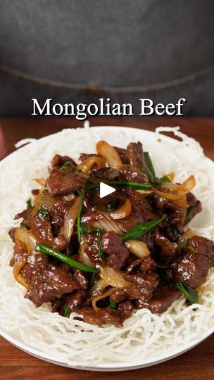 Takeout Recipes, Mongolian Beef Recipes, Homemade Chinese Food, Plats Healthy, Chinese Cooking Recipes, Mongolian Beef, Chinese Takeout, Easy Chinese Recipes, Beef Recipes Easy