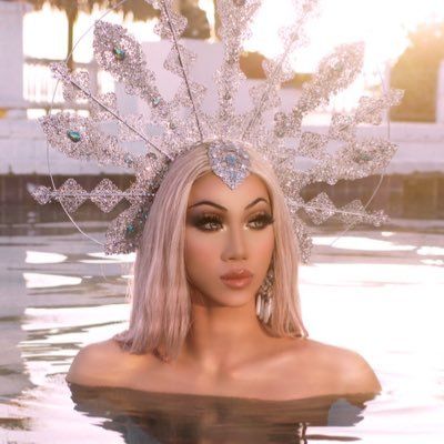 Plastic Tiara, Plastique Tiara, Drag Queen Outfits, Rupaul Drag Queen, Drag Queen Makeup, Drag Makeup, Queen Makeup, Queen Costume, Rupaul Drag