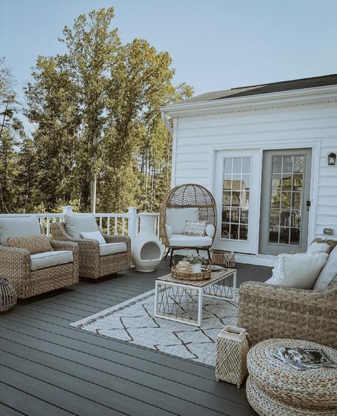 Townhouse Small Patio Ideas, French Farmhouse Patio, Outdoor Patio Ideas 2023, Beach Deck Decor, Deck Set Up, Modern Farmhouse Patio Furniture, Large Deck Ideas Layout, Beige Patio Decor, Deck Set Up Ideas