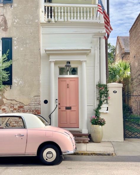 #FrontDoorFriday Charleston edition 💓 Those in the know would argue that this is technically 𝒏𝒐𝒕 the front door. Typical of Charleston Sin… | Instagram Charleston Vibes, Event Props, Pink Door, Single Room, The Porch, House Inspo, Future House, How To Know, Charleston