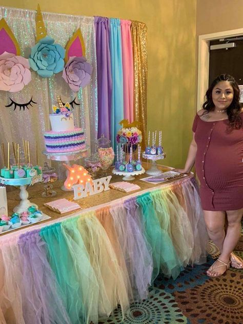 Unicorn Shower Ideas, Unicorn Theme Baby Shower Ideas, Unicorn Baby Shower Ideas, Unicorn Decorations Party, Rainbow Baby Shower Theme, Unicorn Baby Shower Theme, Unicorn Baby Shower Decorations, Girl Shower Themes, Unicorn Birthday Party Decorations