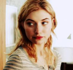 Imogen Poots Gif, 28 Weeks Later, Gallows Humor, Imogen Poots, Kaitlyn Dever, Blonde Actresses, Walk On The Wild Side, Lily James, Gif Hunt