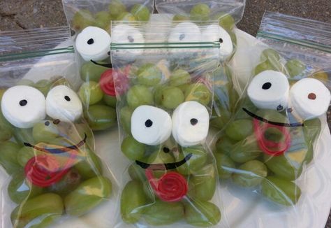 Frog snacks Garden Snacks For Preschool, Lizard Themed Snacks, Frog Snacks For Preschool, Frog Snacks For Kids, Frog Snacks, Frog Treats, Kindergarten Snacks, Frog Food, Class Snacks