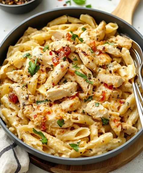 Big Batch Dinners, Dutch Oven Pasta Recipes, Macaroni Pasta Recipes, 1 Pot Meals, Chicken Macaroni Recipe, Marry Me Chicken Pasta, Supper Meals, Chicken Macaroni Salad, Creamy Chicken Pasta Recipes