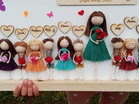 Diy Yarn Dolls, Cotton Toys, Yarn Dolls, Presents For Teachers, Bad Things Lyrics, Peg Dolls, Rock Art, Cool Kids, Fun Diys