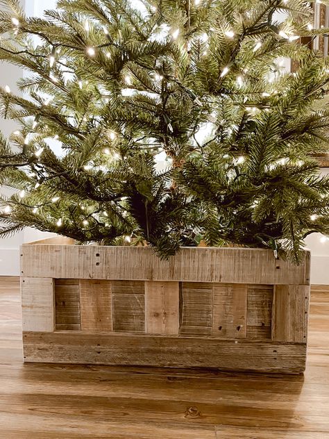 Tuesday Christmas, Christmas Tree Box Stand, Cedar Fence Pickets, Christmas Tree Collar, Christmas Tree Base, Christmas Tree Box, Pallet Christmas Tree, Tree Box, Collars Diy