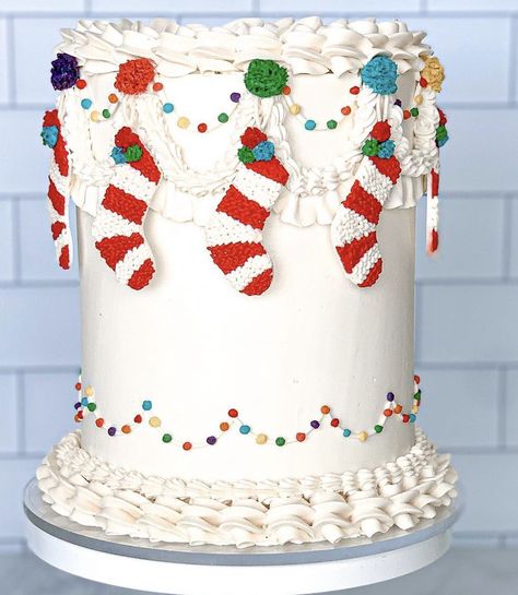 Christmas Cake Design, Christmas Cake Ideas, Lambeth Cake, Winter Torte, Easy Christmas Cake Recipe, Christmas Themed Cake, Christmas Cake Designs, Xmas Cake, Christmas Cake Recipes