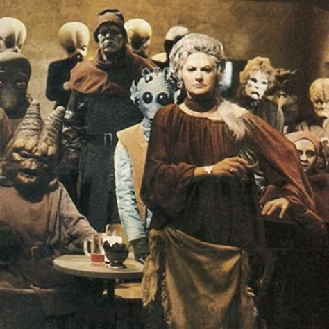 Bea Arthur in The Star Wars Holiday Special (1978) - Click to expand Star Wars Holiday Special, Peter Mayhew, Bea Arthur, Star Wars Planets, Mos Eisley, Worst Movies, Mark Hamill, Oral History, Alien Creatures