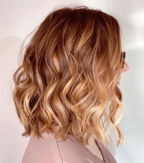 Long Wavy Copper Blonde Bob Copper Blonde Balayage, Wavy Bob Long, Copper Blonde Hair, Wavy Bob Haircuts, Strawberry Blonde Hair Color, Copper Blonde, Wavy Bob Hairstyles, Wavy Bob, Strawberry Blonde Hair