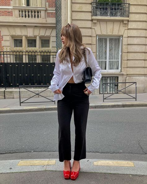 Platform Heel Outfit, Spring Brunch Outfit, Red Shoes Outfit, Brunch Outfit Ideas, Brunch Outfit Spring, Blue Mom Jeans, Spring Brunch, Stylish Work Attire, Brunch Outfit