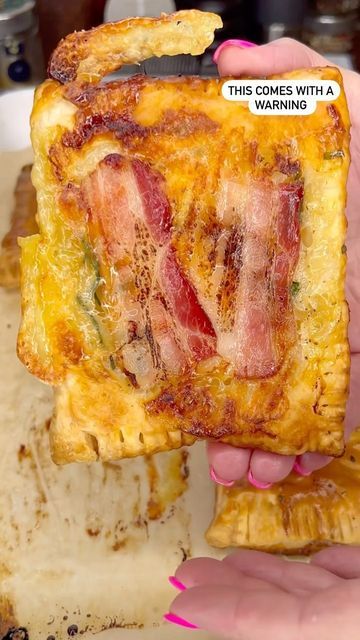 Upside Down Puff Pastry Breakfast, Bacon And Puff Pastry, Bacon And Cheese Turnover, Bacon Cheese Puffs, Breakfast Puff Pastry, Upside Down Puff Pastry, Bacon Puffs, Honey Puffs, Cheese Slice