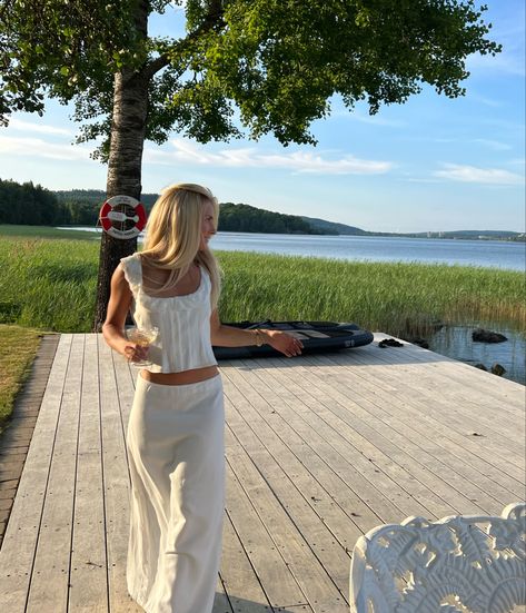 Summer Holiday Evening Outfits, Swedish Style Fashion, Evening Holiday Outfits, Europe Outfits Summer, Maine Aesthetic, Coastal Clothing, France Outfits, Getaway Outfit, Swedish Fashion