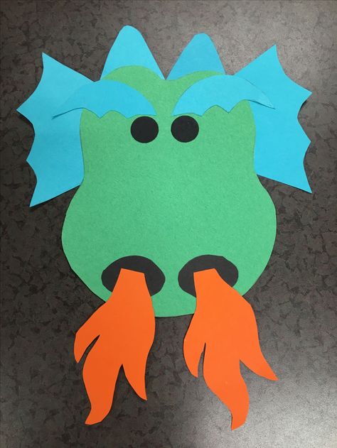 Dragon craft for storytime ! Dragon Crafts For Preschoolers, Dragon Crafts For Kids Preschool, Easy Dragon Craft, Dragon Craft Preschool, Dragon Crafts Preschool, Dragons Craft, Dragon Crafts For Kids, Tk Crafts, Dragon Template