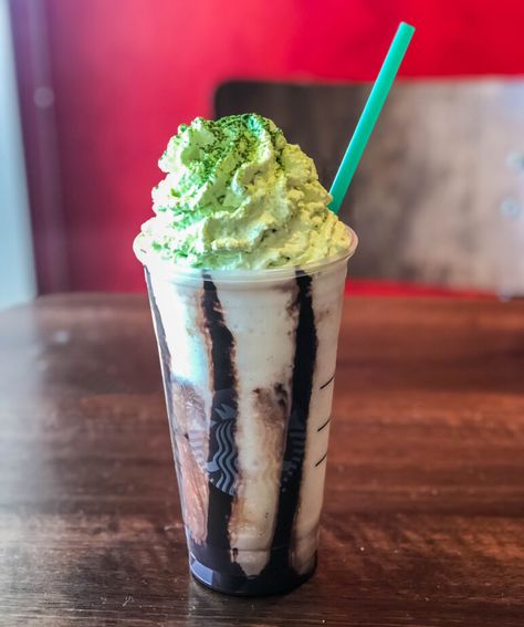 Starbucks Halloween Drinks, Vanilla Bean Frappuccino, Frappuccino Starbucks Secret Menu, Restaurant Foods, Starbucks Holiday Drinks, Starbucks Halloween, Beetlejuice Beetlejuice, Starbucks Frappuccino, Starbucks Secret Menu