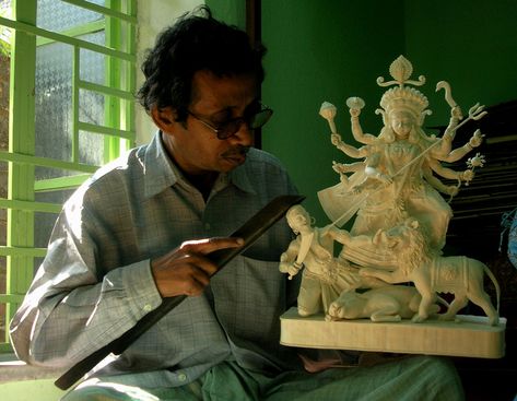 Sholapith crafts of West Bengal Sholapith Craft, Village Kids, Durga Ma, Maa Durga Photo, Saraswati Devi, Durga Painting, The Mahabharata, Plant Growing, Bronze Figurine