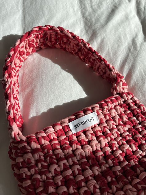 Handmade crochet shoulder bag made from recycled t-shirts. Now available on my instagram @studio.lot.nl 💌 Send me a DM for custom orders! 💗#crochet #crochethandbag #smallbusiness #crochetbagsforsale #studiolot #pinkbag #pinkandgreenbag #tshirtyarn #recycled #sustainablefashion #shoulderbag T Shirt Crochet Bag, T Shirt Yarn Crochet Bag Pattern Free, Microemprendimiento Ideas, Crochet T Shirt Yarn Bag, T Shirt Yarn Projects, T Shirt Yarn Crochet Bag, T Shirt Yarn Bag, T Shirt Yarn Crochet, Pink Crochet Bag