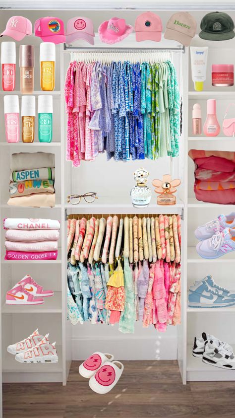 Preppy Closet Organization, Indie Aesthetic Bedroom, Preppy Closet, Clothes Preppy, Vintage Plants, Room Improvement, Girl Apartment Decor, Decorative Wallpaper, Home Organization Ideas