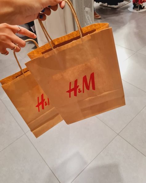 H&m Shopping Bag Snapchat, Cash Indian, H&m Shopping, Money Images Cash Indian, Forearm Band Tattoos, Money Images, Abstract Wallpaper Design, Band Tattoo, Wallpaper Design