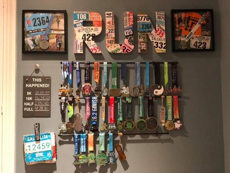 5k Medal Display, Display Running Medals, Running Medals Display Ideas, Race Medal Display Ideas, Sports Memorabilia Display Ideas, Medal Display Ideas Diy, Running Medal Display Ideas, Runner Medal Display, Medal Display Ideas