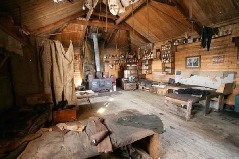 Ernest Shackleton, Ross Island, Arctic Explorers, Cabin Life, Off Grid Living, Cabins In The Woods, Log Cabin, Cape, Dream House