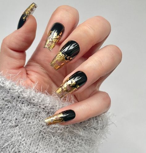 black gold nails, black gold nail, black nail designs, winter nails, black nails designs, gold nails design, gold nail designs Gold And Black Nail Designs, Black And Gold Nail Designs, Gold Gel Nails, Nail Black, Black Gold Nails, Black Stiletto Nails, Winter Designs, Gold Nail Designs, Gold Nail