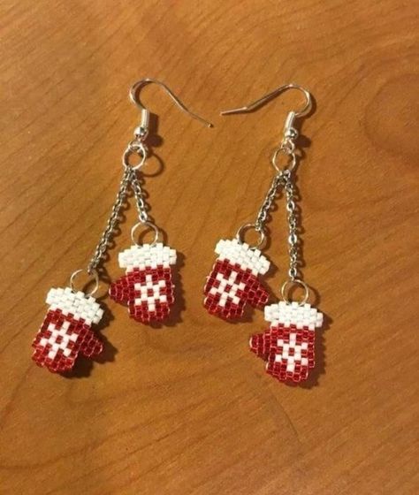 Bead Characters, Beading Board, Christmas Beading, Beaded Projects, Christmas Boho, Beaded Items, Holiday Beading, Bead Dangle Earrings, Beaded Art