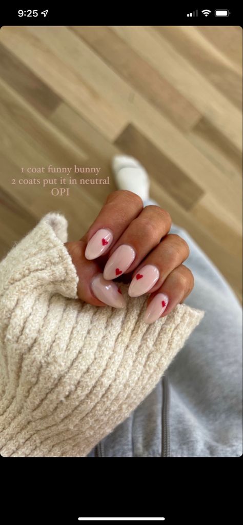 Valentines Engagement Nails, Valentine Nails Designs Simple, Valentines Nail Aesthetic, Nails Inspo January, Basic January Nails, Minimal Valentines Day Nails, Simple Two Color Nail Designs, Valetine Almond Nails, Minimalist Acrylic Nails Almond