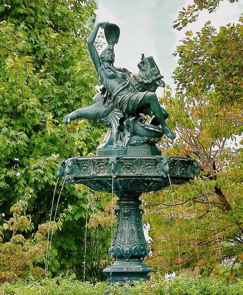 Shelbyville Fountain Shelbyville Kentucky, Horseback Riding Trails, Corn Maze, In Season Produce, Rural Landscape, Water Skiing, Horse Breeds, The Crazy, History Museum