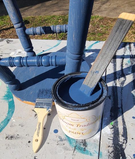 How to give a plain farmhouse bar stool a makeover using paint and stencil to do a grain sack design. Step by step directions. #MyRepurposedLife #upcycle #furniture #makeover #farmhouse #stool #grainsack Bar Stools Upcycle, Farmhouse Style Bar Stools, Cheap Bar Stools, Bar Stool Makeover, Painted Bar Stools, Farmhouse Bar Stools, Stool Makeover, Farmhouse Stools, Upcycle Furniture