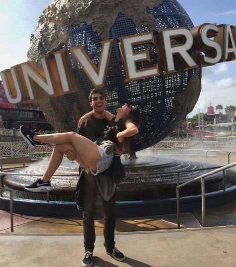 p i n t e r e s t : @valeriaalugo Universal Studios Orlando Trip, Universal Studios Outfit, Disney Photo Ideas, Romantic Photography, Universal Studios Orlando, Disneyland California, Goals Pictures, Disney Photos, Foto Poses