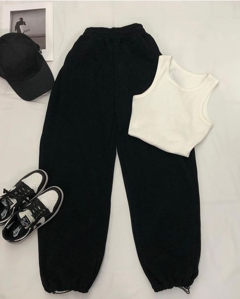 Black Sweats Outfit, Neat Casual Outfits, Cute Gym Outfits, Fashion Top Outfits, Practice Outfits, Casual Preppy Outfits, Looks Party, Easy Trendy Outfits, Stylish Work Outfits