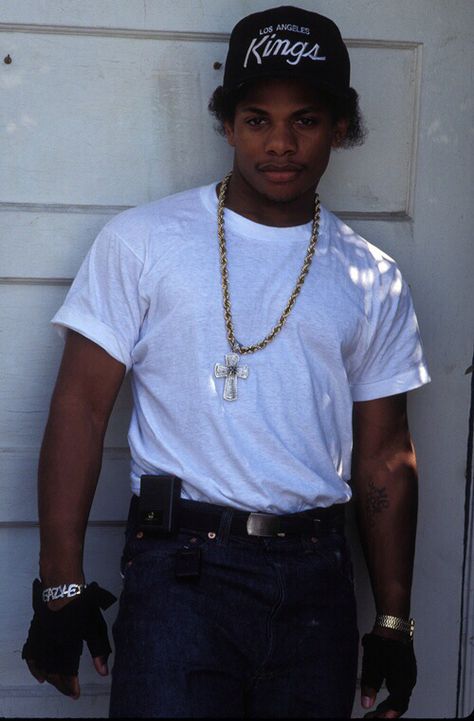 Eazy E Gangsta Rapper, 90s Rappers Aesthetic, Cultura Hip Hop, 90s Rappers, Estilo Cholo, Eazy E, Hip Hop Classics, 90s Rap, 90s Hip Hop Fashion