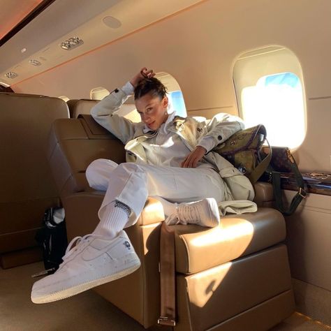 Miami-bound Bella Hadid kicks back in her private in a pair of Air Force 1 kicks Bella Hadid Aesthetic, Bella Hadid Photos, Hadid Sisters, Bella Hadid Outfits, Women's Casual Style, Summer Dress Outfits, Models Off Duty, Model Life, Looks Style