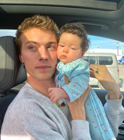 Facts On American Model Lucky Blue Smith | Also Find His Age, Height, Net Worth, Wife, Married, Kids Matching Couples Outfits Casual, Lucky Smith, Lucky Blue Smith, Smith Family, Vintage Family, Lucky Blue, Dad Baby, First Daughter