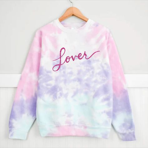 Calling all Swiftie fans! Whether you're looking for a trendy Taylor sweatshirt to sport casually or hunting for the perfect concert apparel, this sweatshirt is the perfect find! Team Sweatshirts, Taylor Swift Shirts, Teacher Sweatshirt, Tie Dye Sweater, Dye Sweatshirt, Trendy Sweaters, Christian Sweatshirt, Retro Gift, Mama Sweatshirt