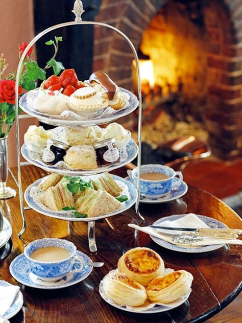 What better way to recharge on a summer’s day than with tea and a tower of pretty cakes? Metro seeks out London’s best afternoon teas. English Afternoon Tea, Best Afternoon Tea, English Tea Party, Afternoon Tea Recipes, High Tea Party, Winter Tea, British Tea, Tea Party Food, Afternoon Tea Parties