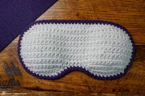 Making a crochet mask Crochet Blindfold, Crochet Sleep Mask, Sleep Mask Crochet, Mask Crochet Pattern, Mask Crochet, Crochet Mask, Mask Designs, Crochet Eyes, Crochet Videos Tutorials