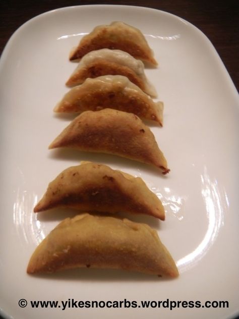 Low Carb Pot Stickers a la Guo Tie, Mandu, Momo, Gyoza Keto Pot Stickers, Mandu Recipe Korean, Korean Keto, Low Carb Chinese, No Carbs, Chorizo Recipes, Soup Appetizers, Low Carbohydrate Recipes, Meat Recipes For Dinner