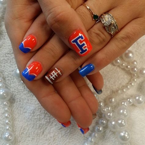 I would love this for husker football season (not gators) Gator Nails Football Season, Gator Football Nails, University Of Florida Nails, Uf Gator Nails, Florida Gator Nails Designs, Gator Nails Designs, Florida Gator Nails, Gator Nails, Gators Wallpaper