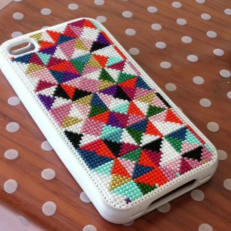 Handmade Mobile Cover, Crochet Mobile Cover, Diy Resin Phone Case, Crewel Embroidery Tutorial, Crochet Phone Cover, Phone Case Diy Paint, Diy Earrings Easy, Hand Embroidery Patterns Free, Crochet Mobile